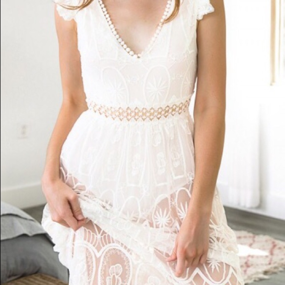 CUPSHE v neck lace dress